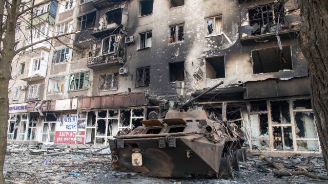 Zprávy z bojiště: Rusové se zakopávají, iniciativu přebírají Ukrajinci